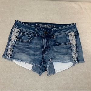 American Eagle Womens Blue Denim With Lace‎ Shortie Short Size 2